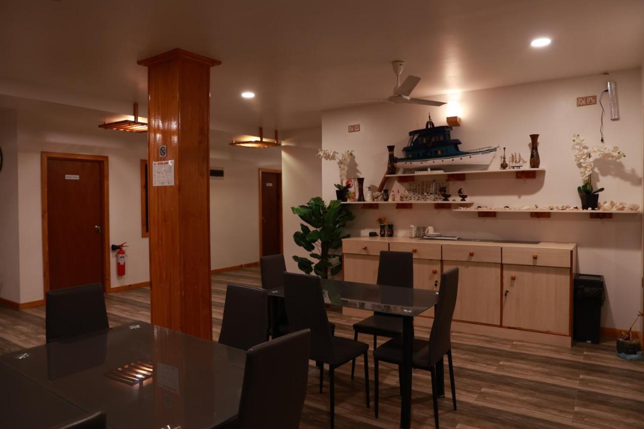 Cowry Inn Fulidu Exteriör bild